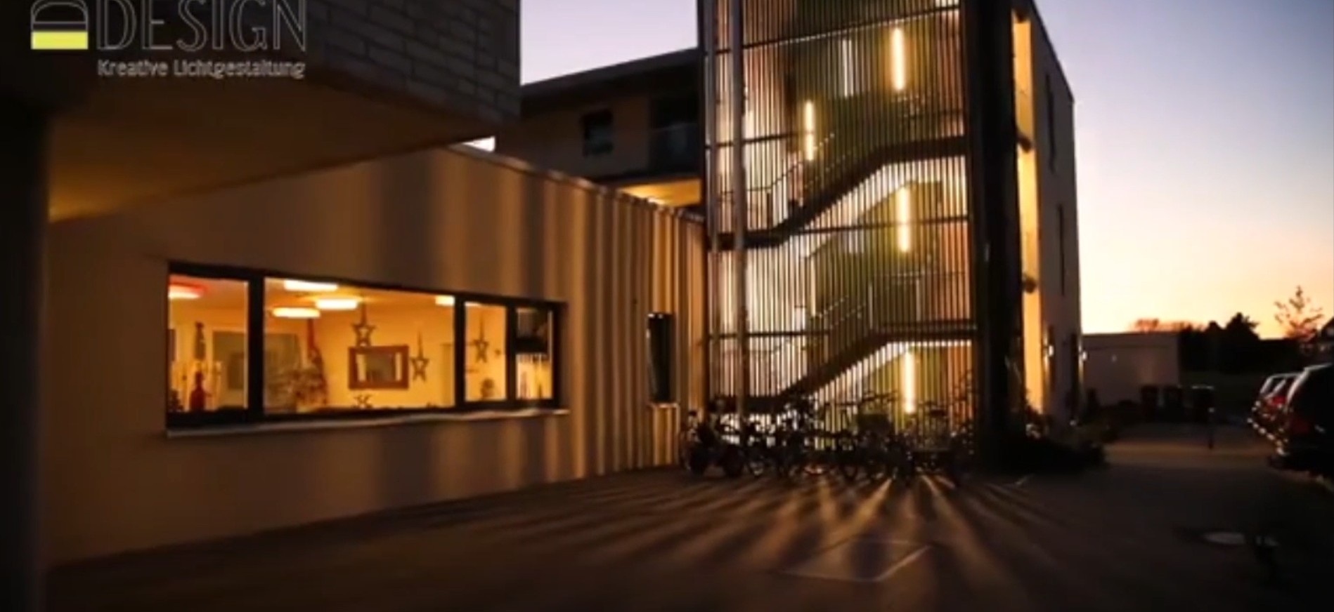 Architektonische Außenbeleuchtung mit LED-Linienlicht – Lichtplanung und Umsetzung durch D-Design GmbH Hannover