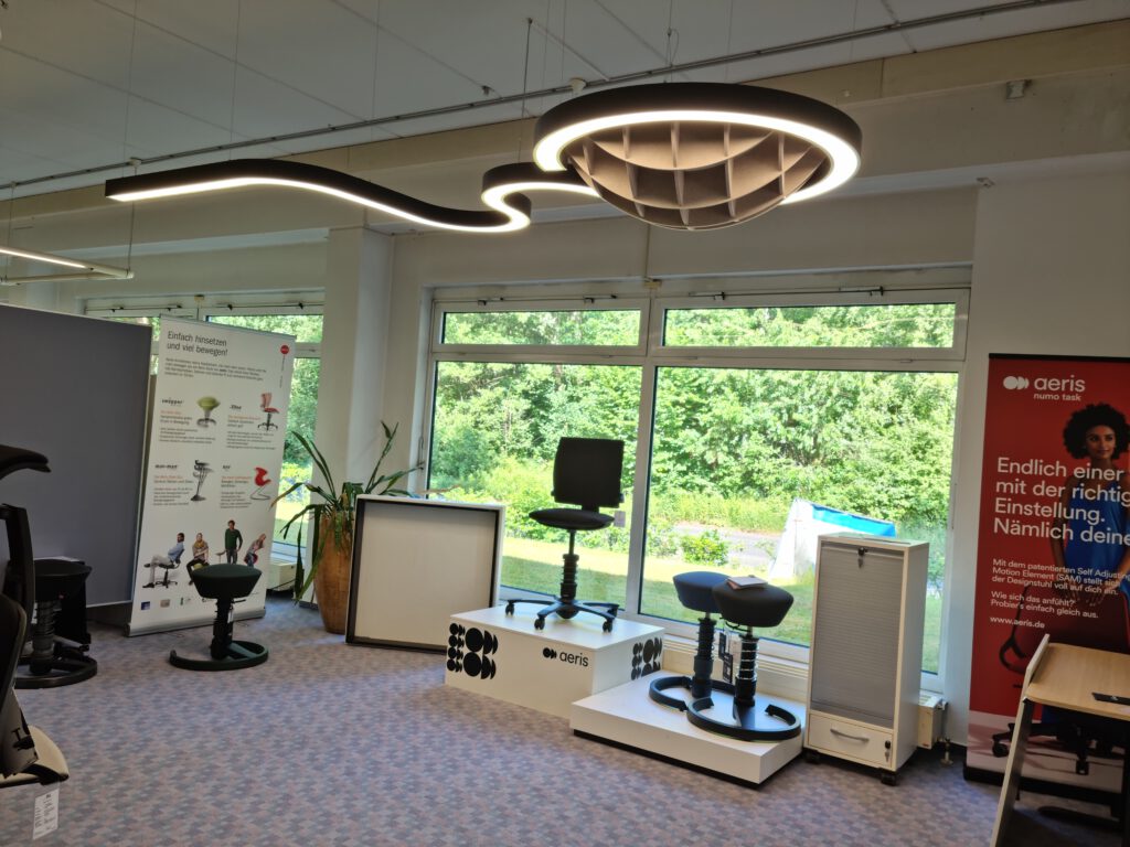 Freiform LED Leuchte nach Maß Bürobeleuchtung