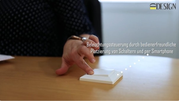 Casambi Lichtsteuerung für maßgefertigte LED Beleuchtung in einer modernen Arztpraxis