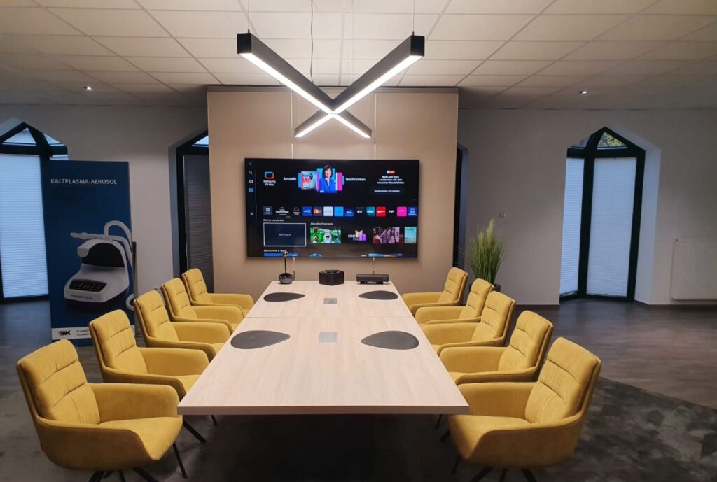 LED Leuchten nach Maß im Konferenzraum